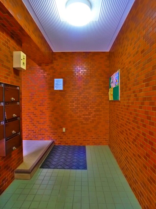 物件外観写真5　(エントランス部分)