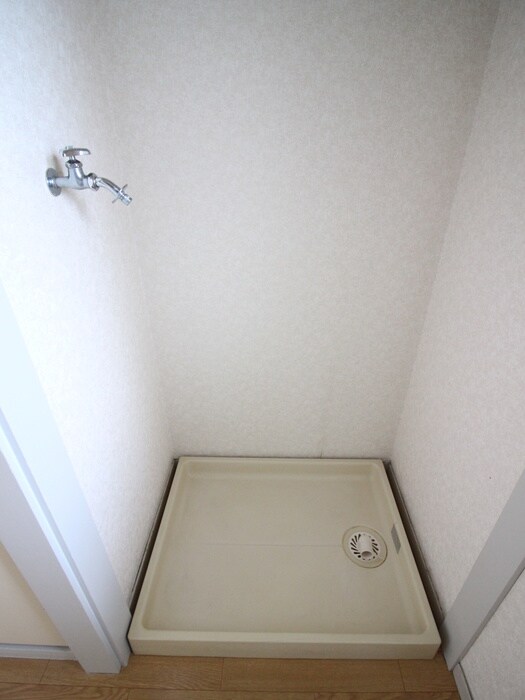 物件内観写真8　(洗濯機置場)