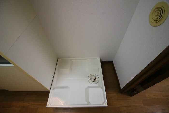 物件内観写真13　(洗濯機置場)