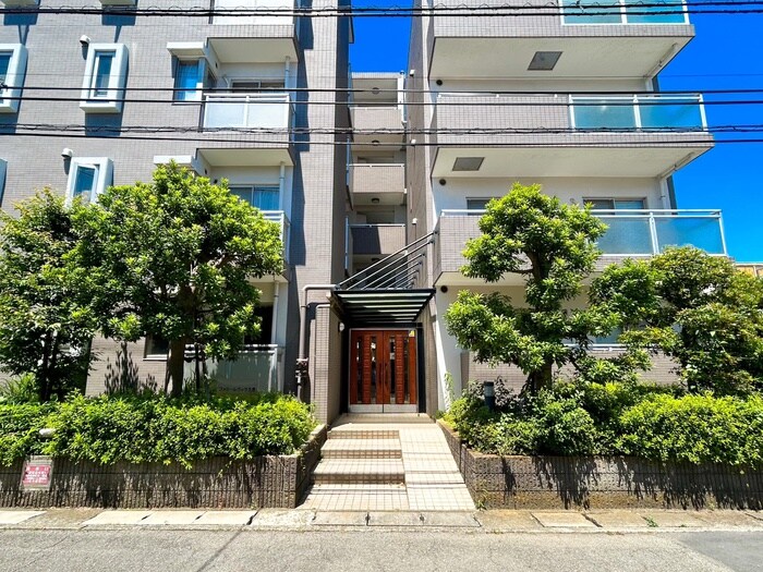 物件外観写真2　(エントランス部分)