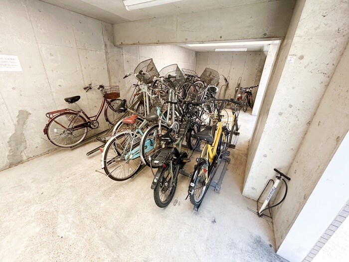 物件外観写真6　(駐輪場)