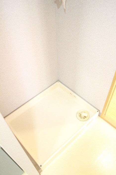 物件内観写真14　(洗濯機置場)