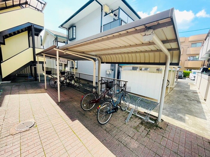 物件外観写真5　(駐輪場)