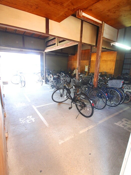物件外観写真5　(駐輪場)