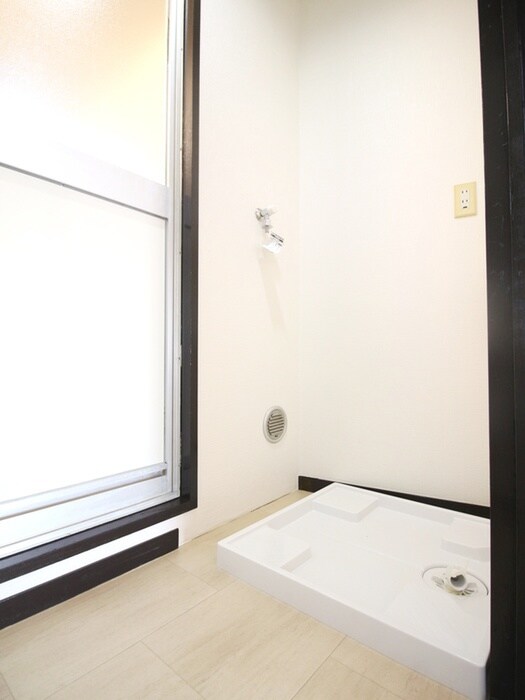 物件内観写真14　(洗濯機置場)