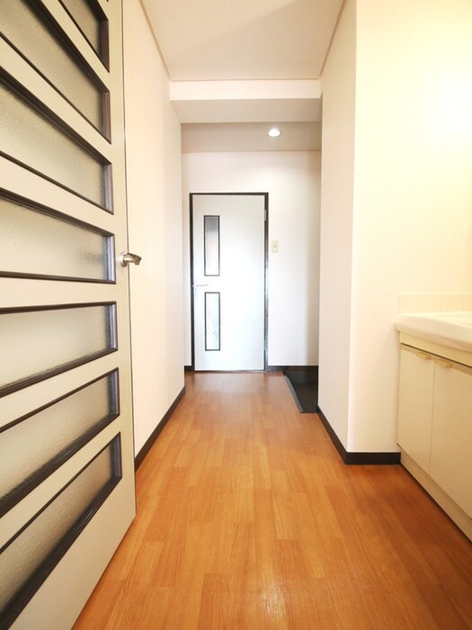 物件内観写真16　(廊下)