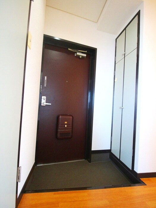 物件内観写真18　(玄関)