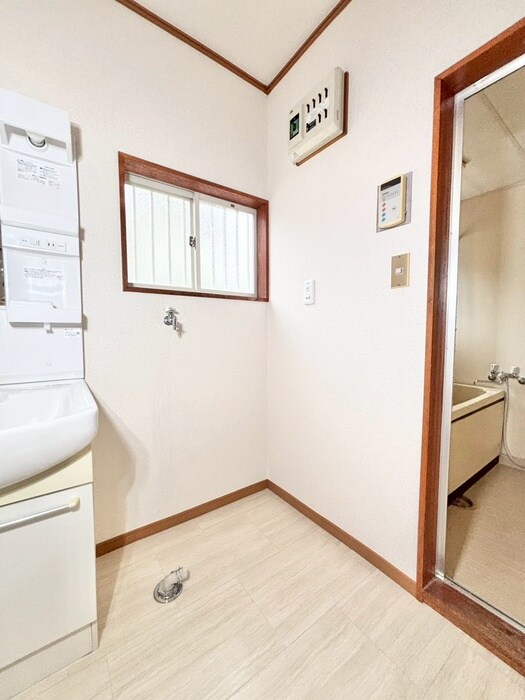 物件内観写真12　(洗濯機置場)