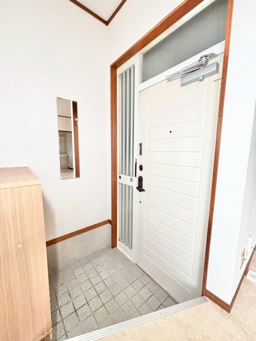 物件内観写真16　(玄関)