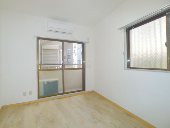 物件内観写真8　(室内からの展望)