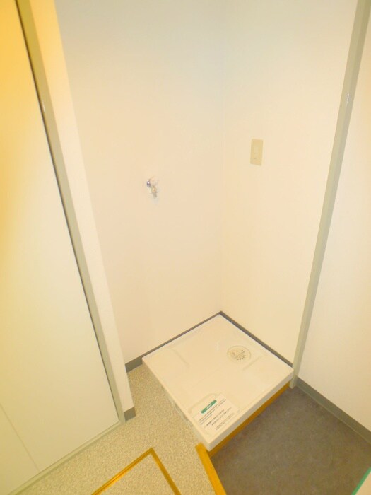 物件内観写真14　(洗濯機置場)