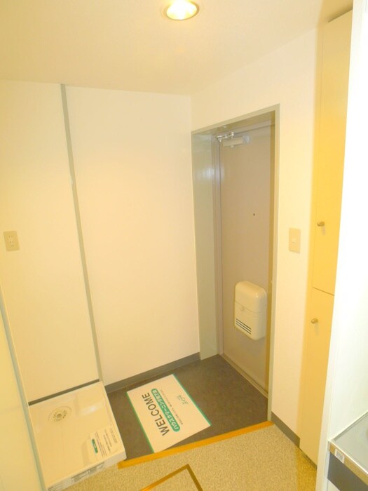 物件内観写真16　(玄関)