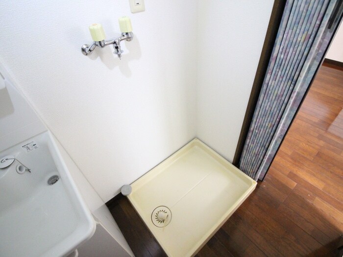 物件内観写真14　(洗濯機置場)