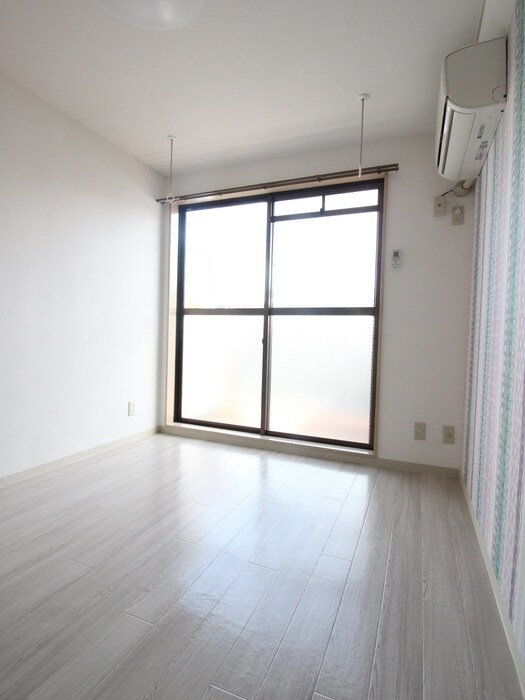 物件内観写真9　(居室)