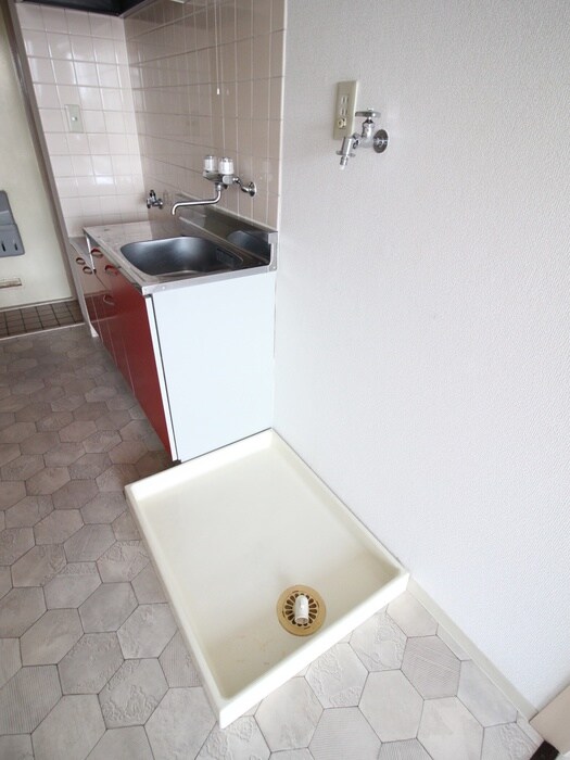 物件内観写真12　(洗濯機置場)