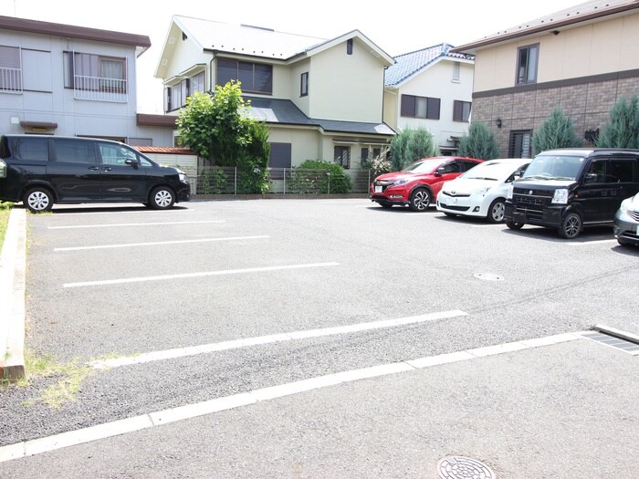 物件外観写真3　(駐車場)