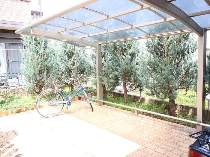 物件外観写真4　(駐輪場)