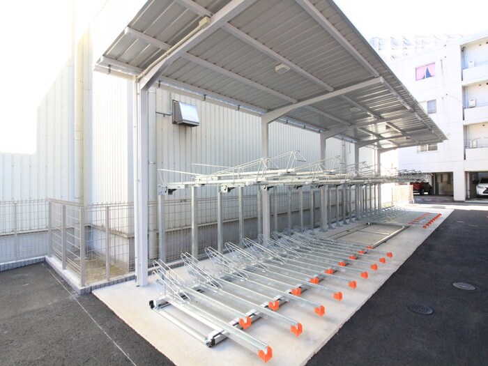 物件外観写真4　(駐輪場)