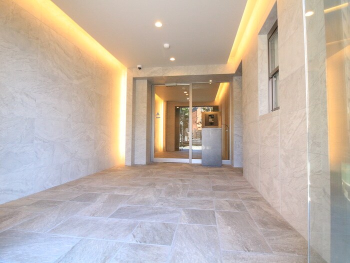 物件外観写真6　(エントランス部分)