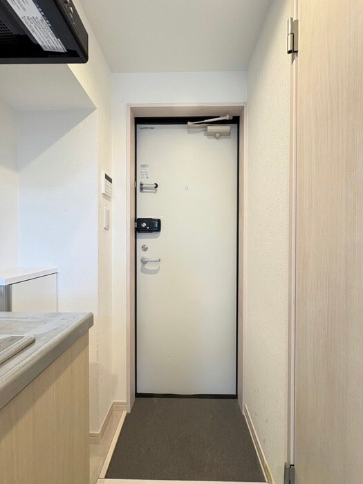 物件内観写真16　(玄関)