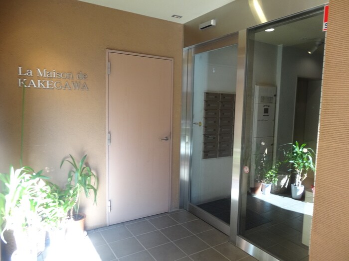 物件外観写真2　(エントランス部分)