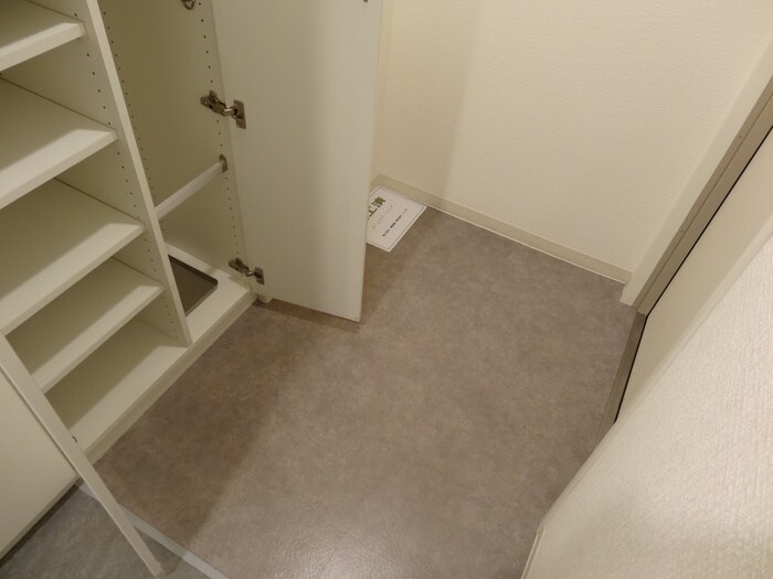 物件内観写真15　(玄関)