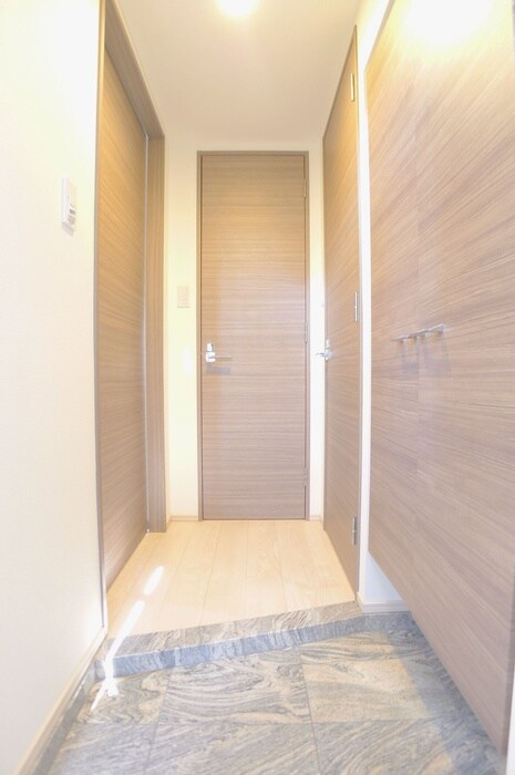 物件内観写真7　(玄関)