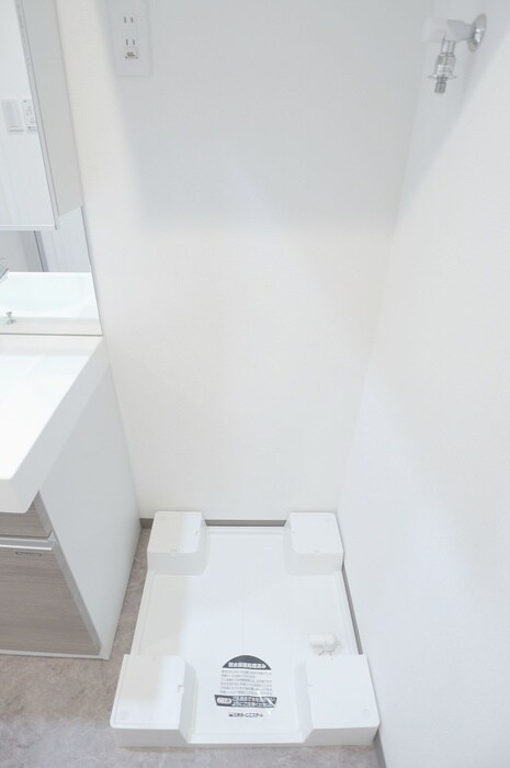 物件内観写真12　(洗濯機置場)