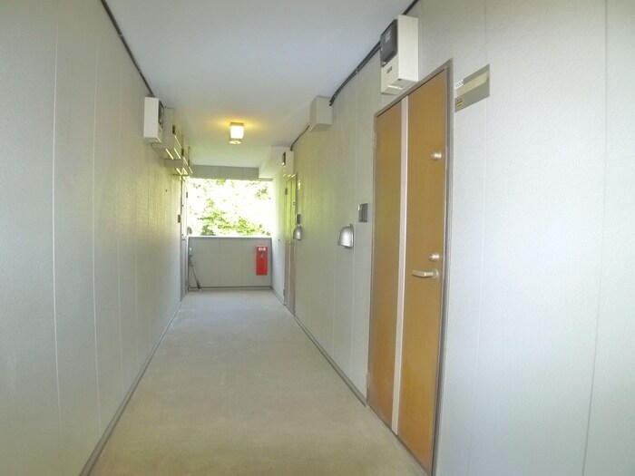 物件外観写真4　(エントランス部分)