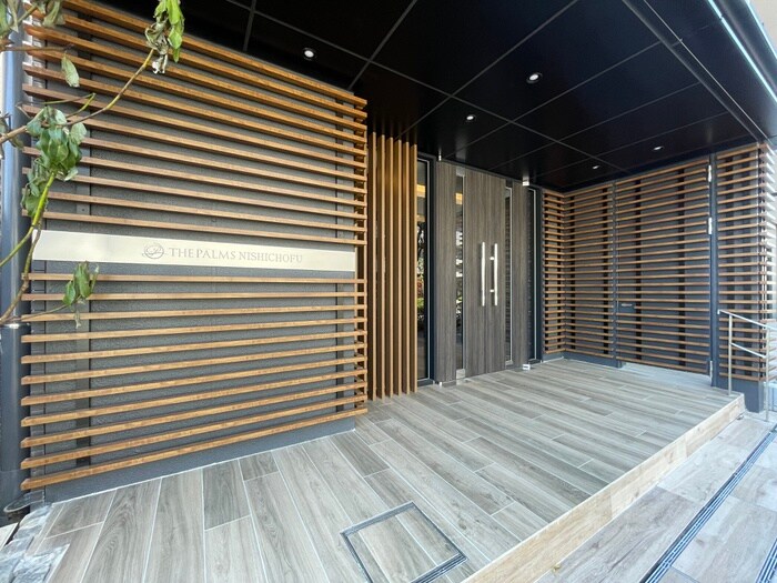 物件外観写真4　(エントランス部分)