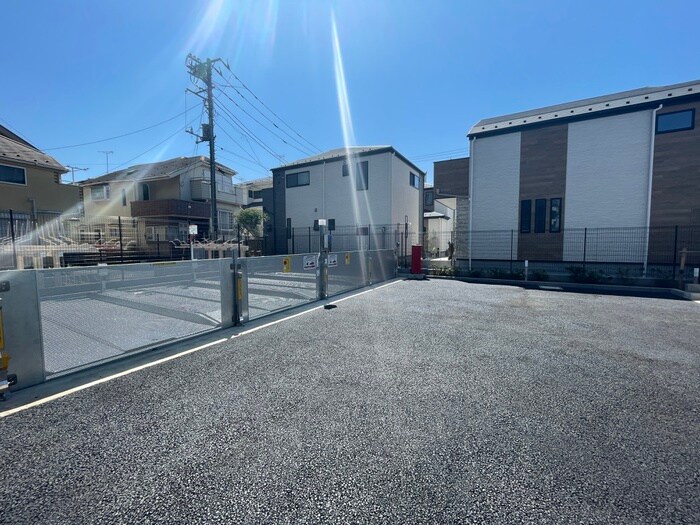 物件外観写真6　(駐車場)