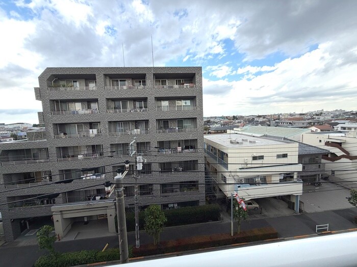 物件内観写真10　(室内からの展望)