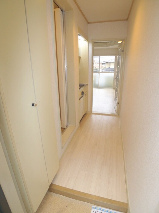 物件内観写真7　(玄関)