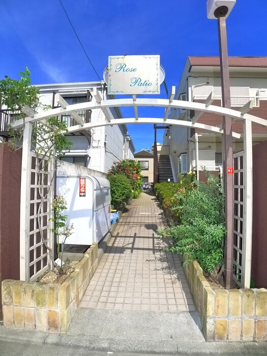 物件外観写真2　(エントランス部分)