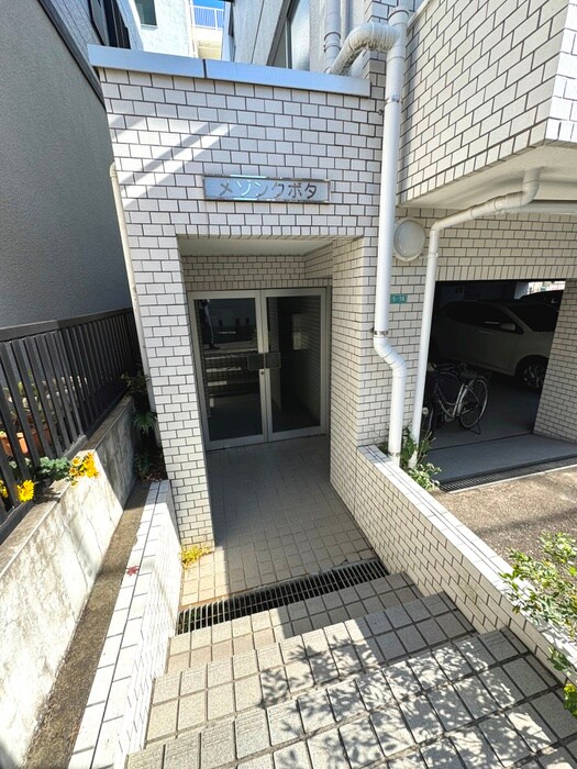 物件外観写真2　(エントランス部分)