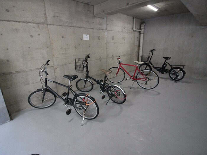 物件外観写真6　(駐輪場)
