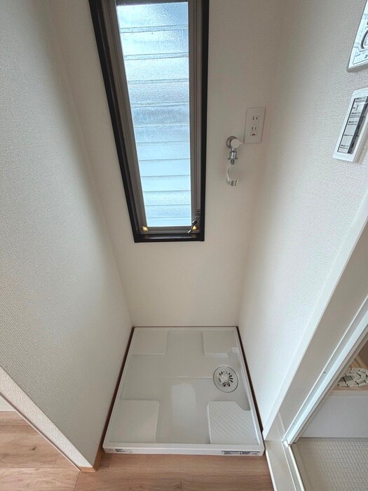 物件内観写真14　(洗濯機置場)