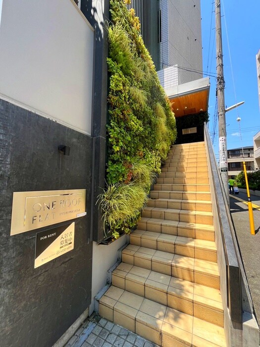 物件外観写真6　(エントランス部分)