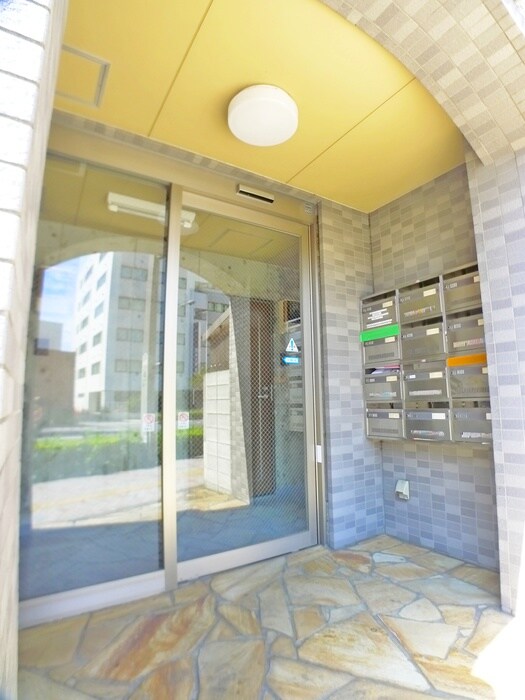 物件外観写真2　(エントランス部分)