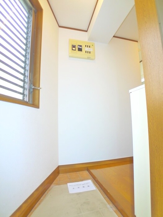 物件内観写真9　(玄関)