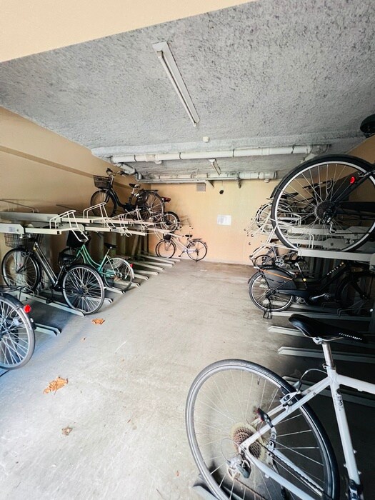 物件外観写真4　(駐輪場)