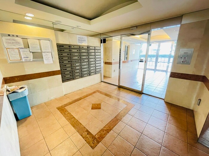 物件外観写真5　(エントランス部分)