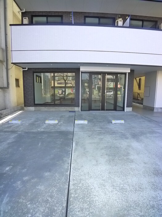 物件外観写真3　(駐車場)