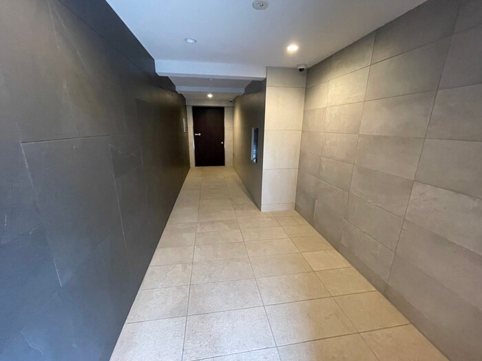 物件外観写真4　(エントランス部分)