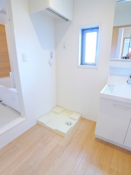 物件内観写真16　(洗濯機置場)