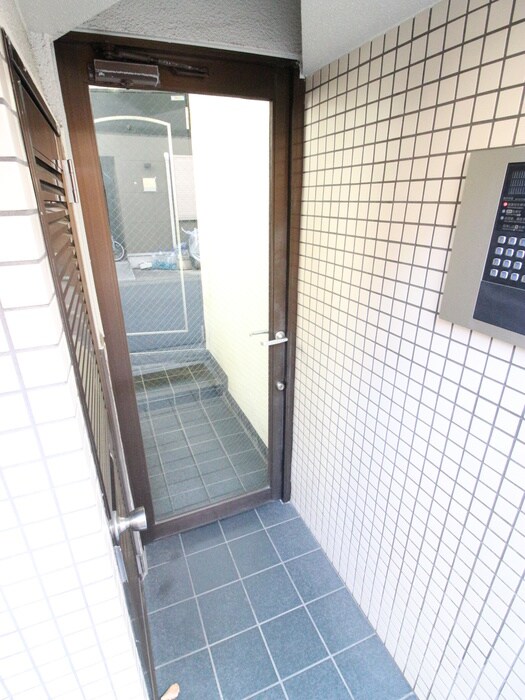 物件外観写真2　(エントランス部分)