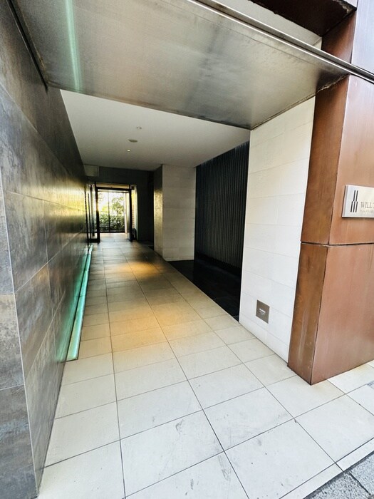 物件外観写真2　(エントランス部分)