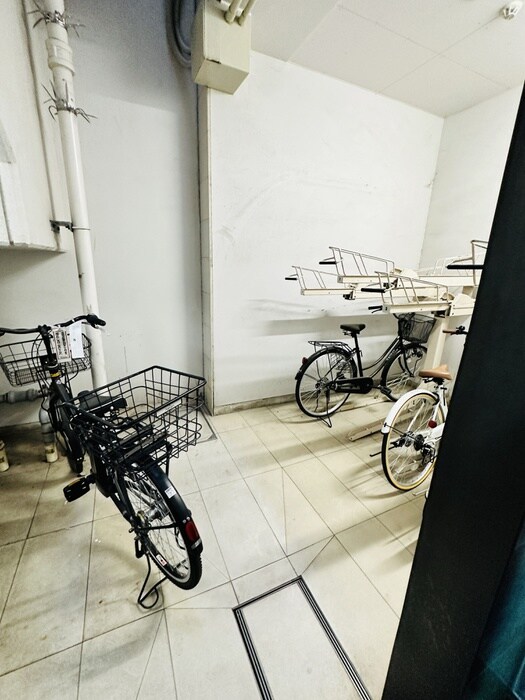 物件外観写真5　(駐輪場)