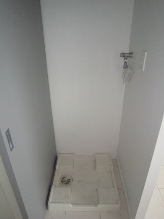 物件内観写真14　(洗濯機置場)