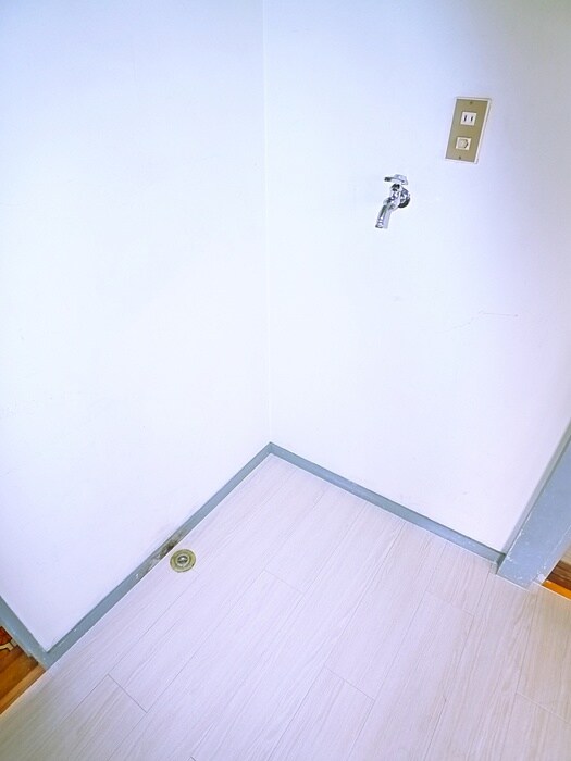 物件内観写真14　(洗濯機置場)